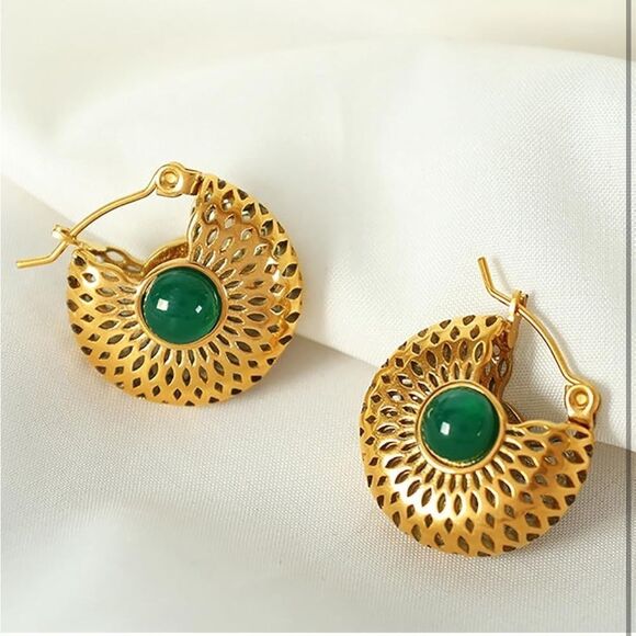 Lightweight 18K Gold Plated hoop Earrings - Picture 3 of 5